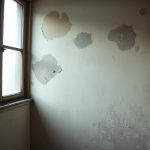 Wilgoć czy kondensacja w starym domu – jak je rozpoznać i skutecznie zdiagnozować