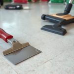 Jak przygotować podłogę do wyrównania: kluczowe etapy i najczęstsze błędy przed wylewką samopoziomującą